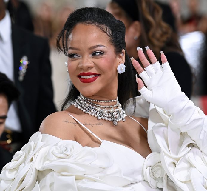 De zwangere Rihanna tijdens het Met Gala.