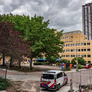 Ook minister vindt azc Zuidoost ongeschikt voor kinderen, maar minderjarigen die er al wonen worden niet verplaatst