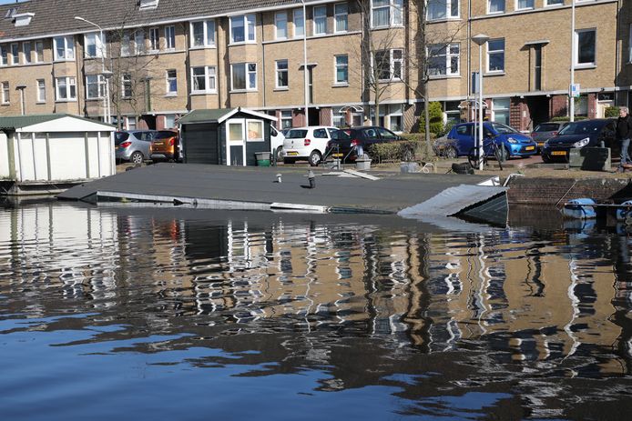 De woonboot was niet meer te redden