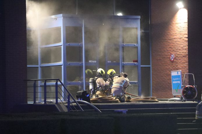 De brandweer bij het pand van de CBR in Rijswijk.