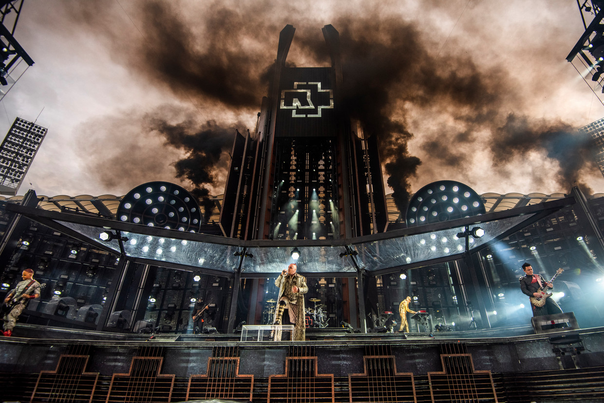 Rammstein in Koning Boudewijnstadion metalen fallussen en een ton