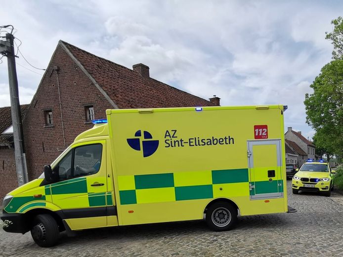 Een ambulance en MUG van het AZ Sint-Elisabeth snelden nog ter plaatse, maar alle hulp kwam te laat.