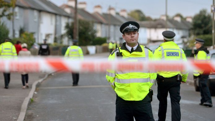 In het onderzoek naar de aanslag werden al zeven arresties verricht en vonden verschillende huiszoekingen plaats, onder andere in Sunbury-on-Thames, in het zuidwesten van Londen.