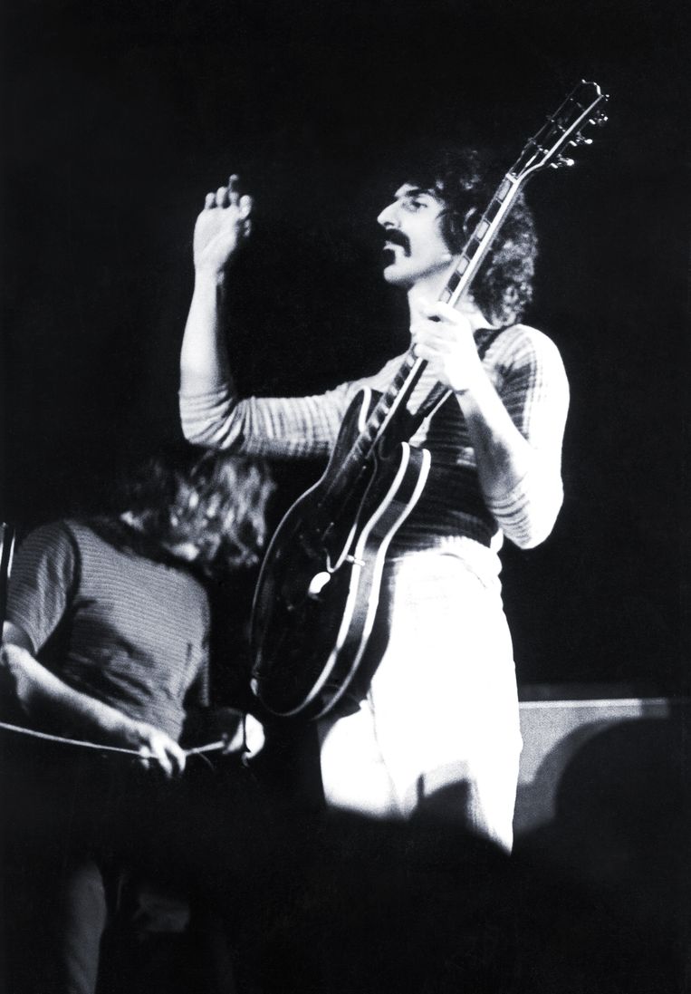 Frank Zappa met The Mothers of Invention in het Concertgebouw in Amsterdam, 1970. Beeld gie Knaeps