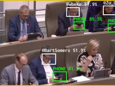 Une IA appréhende les ministres flamands distraits par leur smartphone