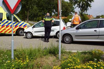 Gewonde bij botsing tussen twee auto's bij Halle