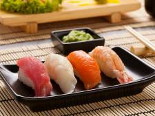 La seule bonne manière de manger des sushis