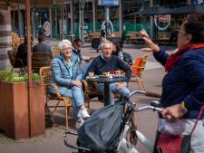 Terras open, publiek stroomt toe: ‘Het leven begint weer in Arnhem’