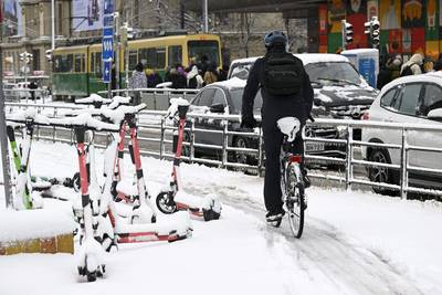 Finland verrast door uitzonderlijke sneeuwval: ook luchtverkeer verstoord