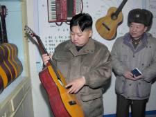 Kim Jong-un keurt na militairen en raketten nu ook gitaren goed