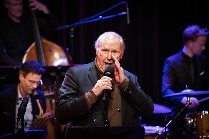 Acteur en presentator Edwin Rutten vierde zijn 80ste verjaardag met een optreden met de Konrad Koselleck Big Band in het Bimhuis in Amsterdam.