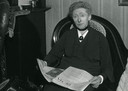 Mevrouw H. van Dijk-Van Well, drijvende kracht achter de Vrouwenbond, ook een van de trotse vrouwelijk leden van Geloof en Wetenschap