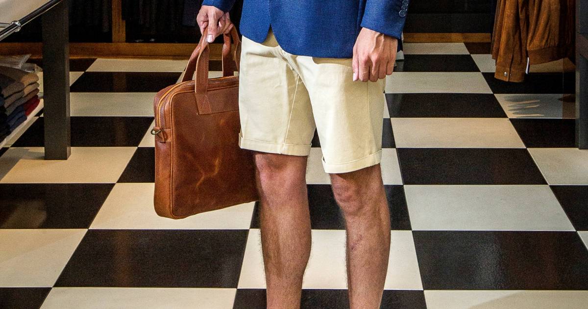 Kan je met warm weer een korte broek aan op kantoor? ‘Denk ook even aan de ander als je voor je