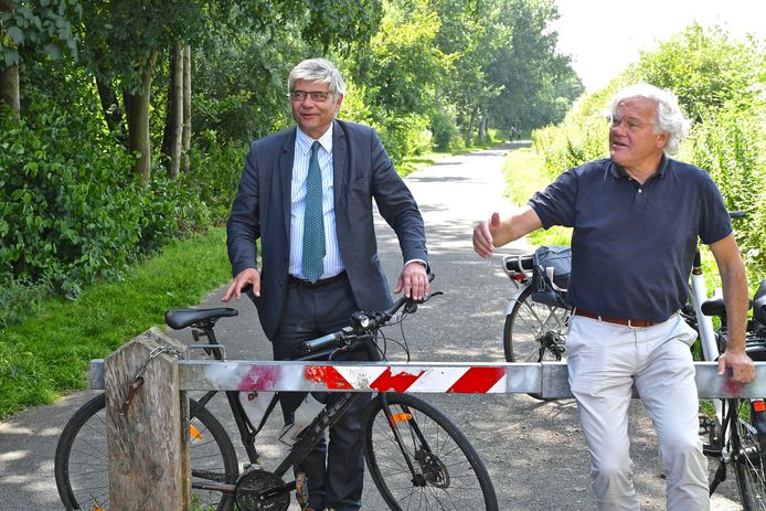 Voorstelling fietsroute De Blauwe Ruit die zowel door België als door Frankrijk loopt. Jean de Bethune was er ook bij.