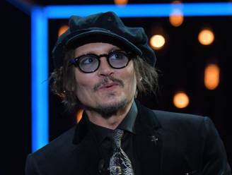 “We geloven jou!” Fan spreekt steun uit voor Johnny Depp tijdens prijsuitreiking