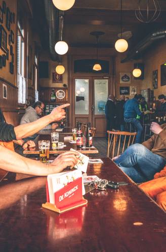 REPORTAGE. Intussen in het dokwerkerscafé aan de haven: “Wij riskeren elke dag ons leven, voor een appel en een ei. Niet voor cocaïne”