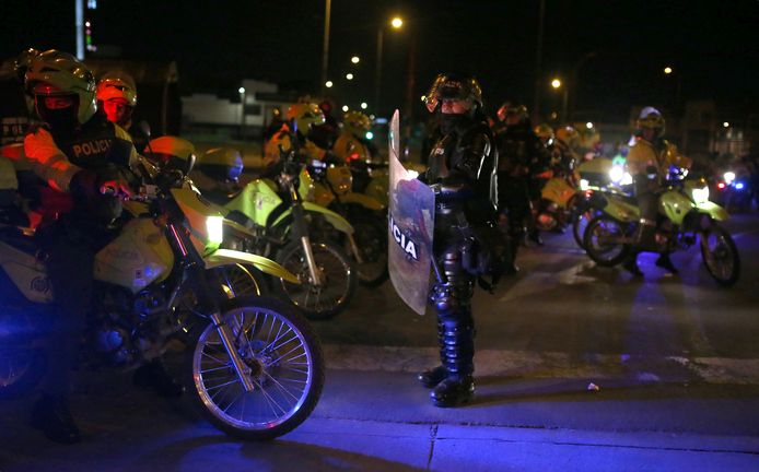 In de Colombiaanse hoofdstad Bogota werd gisteren de avondklok ingesteld, politie en leger controleerden de stad.