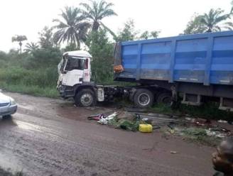 Minstens 27 doden door botsing bus en truck in Congo