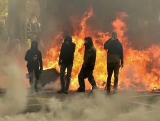 125.000 ‘gele hesjes’ richten ravage aan in Frankrijk - 450 betogers in Brussel administratief aangehouden