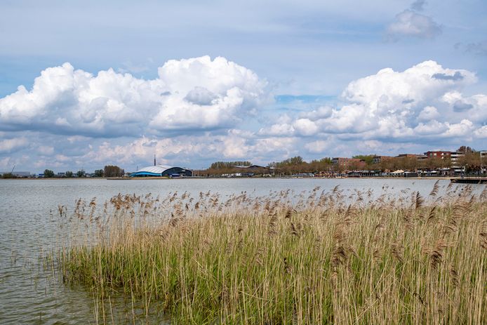 Recreatieplas de Binnenschelde in Bergen op Zoom.