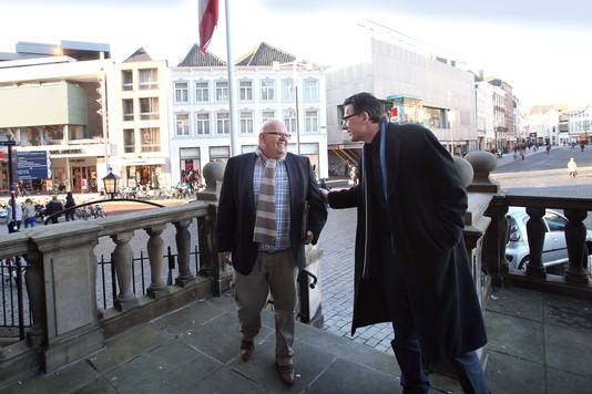 Ben Brands in 2012 in zijn Maasdonkse periode. Samen met collega-wethouder Rini van de Ven op het bordes van het Bossche stadhuis.
