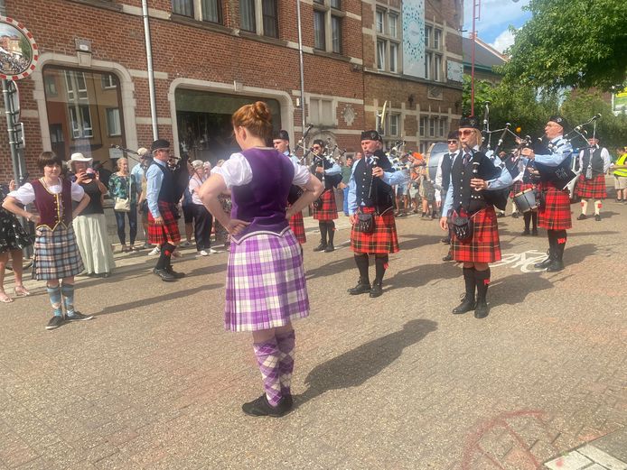Folklorestoet brengt ambiance naar de stad | Aarschot | hln.be