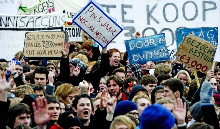 2011-01-21 DEN HAAG - Duizenden studenten protesteren vrijdag op het Malieveld in Den Haag tegen de kabinetsbezuinigingen op hoger onderwijs. ANP ROBIN UTRECHT ( ANP) Beeld ANP