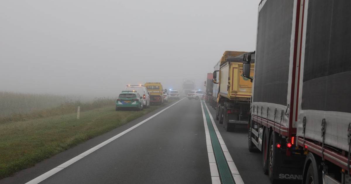Twee zwaargewonden bij ernstig ongeval op N36: weg tijdelijk afgesloten.