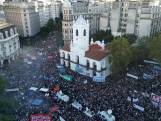 Dronebeelden tonen duizenden demonstranten in Argentinië
