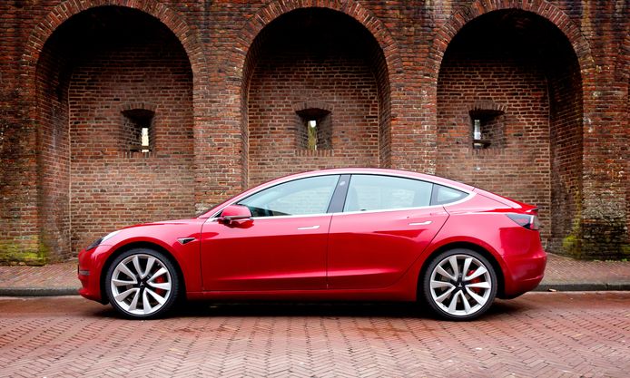 spion vasthoudend openbaring Test Tesla Model 3: geniaal, maar ook onhandig | Auto | AD.nl