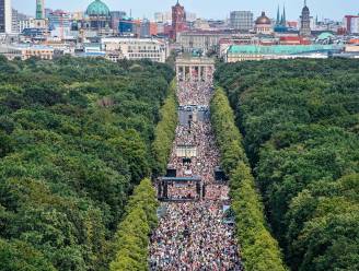 17.000 betogers tegen coronamaatregelen in Berlijn: mars stopgezet omdat regels niet werden nageleefd