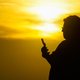 Een hoge telefoonrekening voorkomen op vakantie: zó pak je dat aan