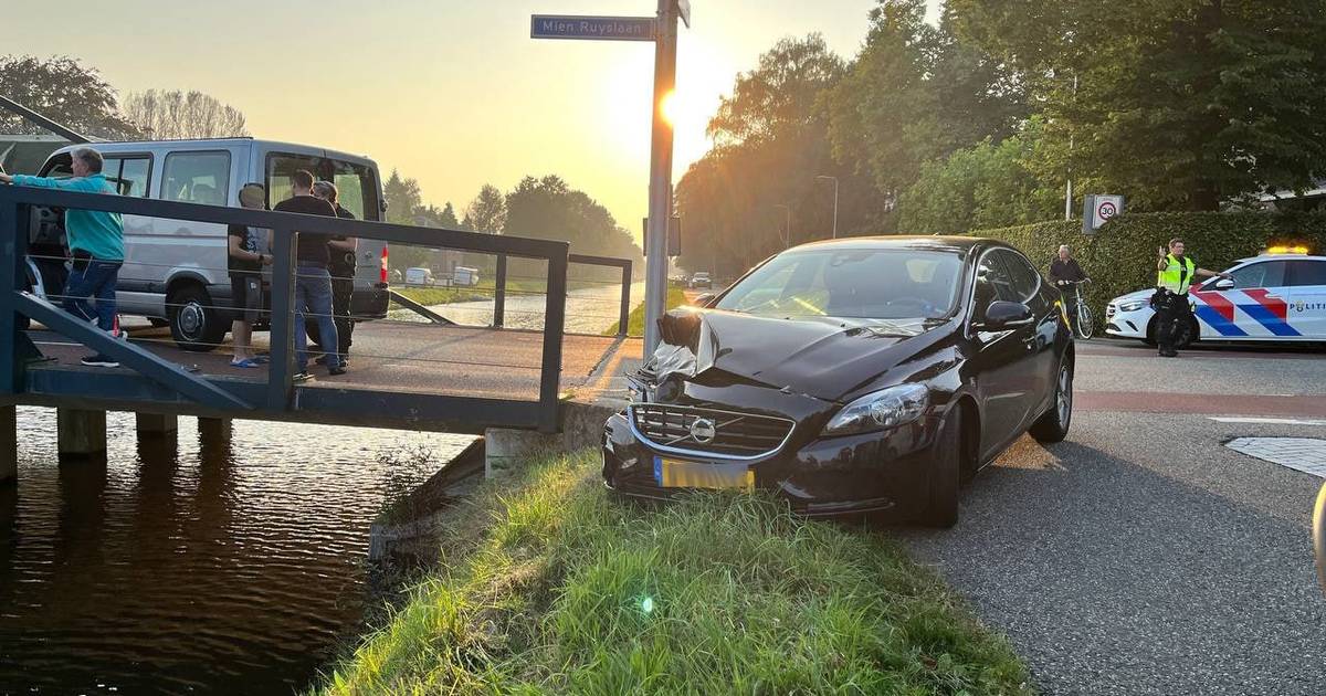 Aanrijding tussen auto en busje op Moerheimstraat in Dedemsvaart