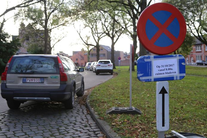 Na De Al Dan Niet Fout Geparkeerde Politieauto Waar Mag Je Niet Parkeren En Wat Is Het Verschil Met Stilstaan Binnenland Hln Be