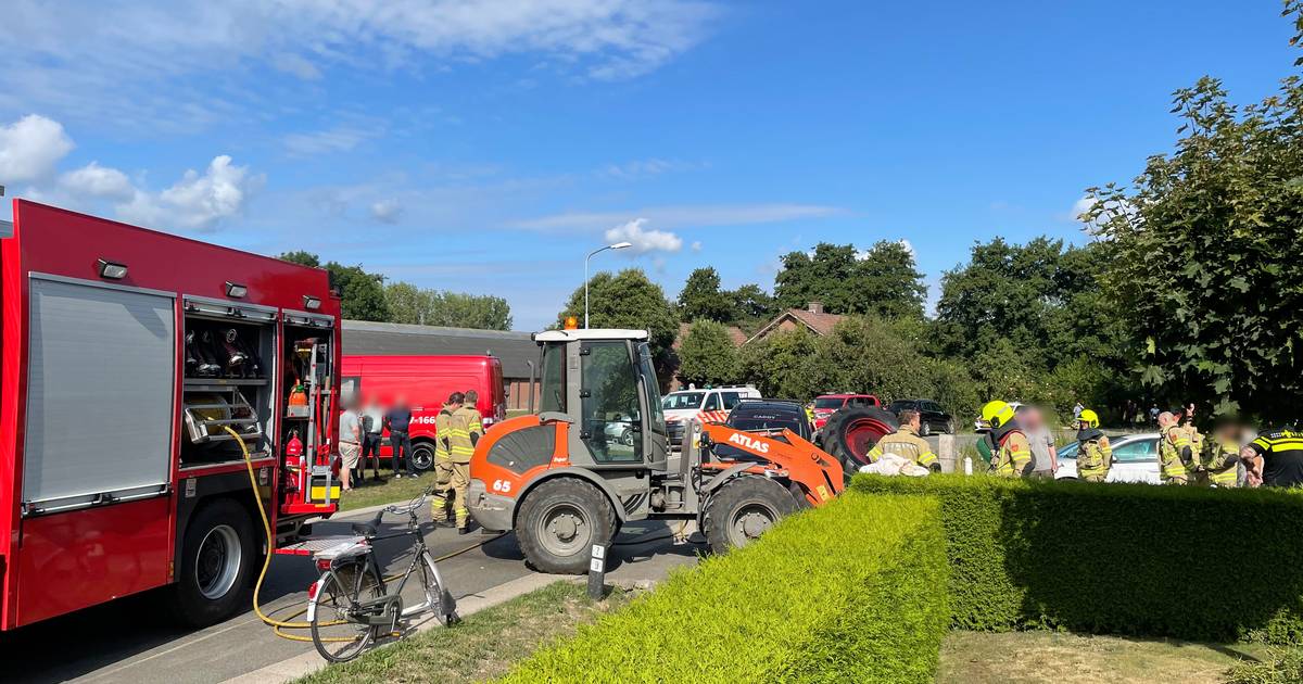 Man bekneld onder tractor na aanrijding in Kootwijkerbroek - De Stentor