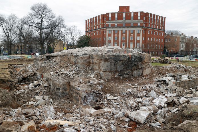 La seconda capsula è stata trovata sotto la statua del famoso generale Robert E. Lee a Richmond, in Virginia.