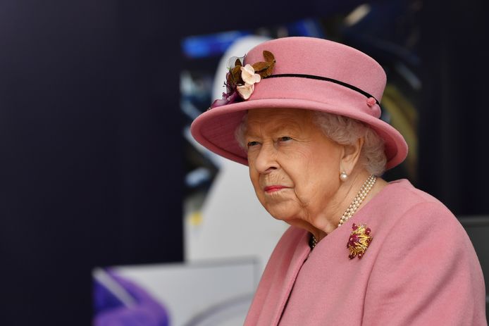 De Britse Queen is op zoek naar een aantal nieuwe medewerkers, waaronder dus ook poetshulp.