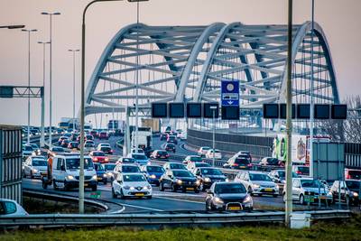 ‘Half miljard voor nieuwe oeververbinding Rotterdam’