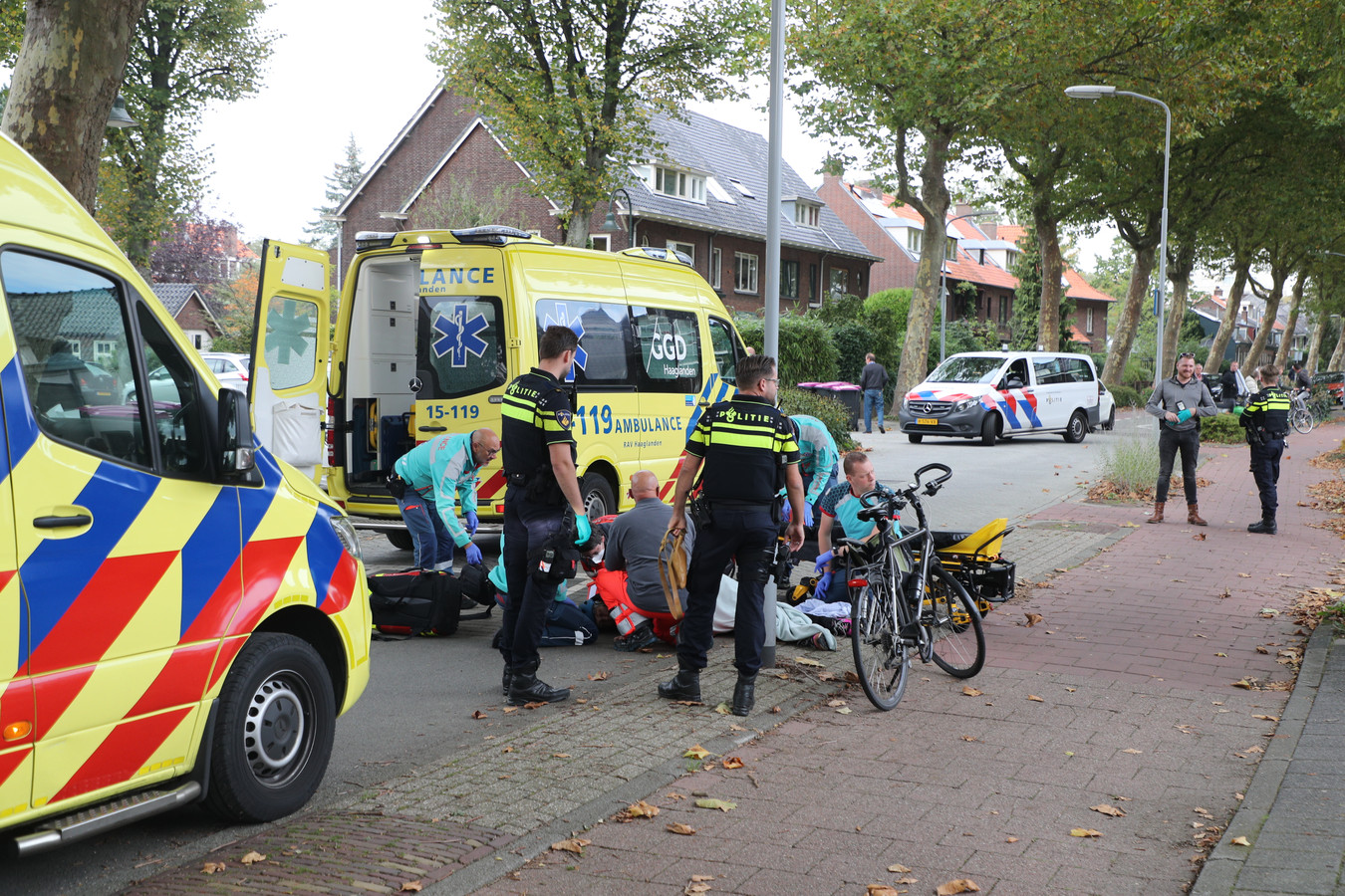De fietser kwam in botsing met een andere fietser op de Koningin Julianaweg in Leidschendam.