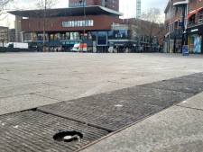 Mysterie opgelost: dit doen die haken in de grond op het Van Heekplein in Enschede