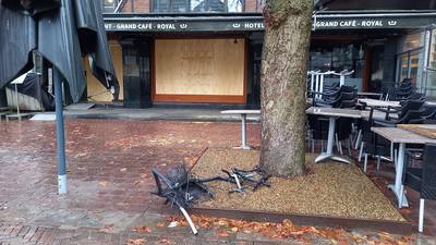 Hotel in Deventer na zware explosie nog dicht, politie op zoek naar twee personen