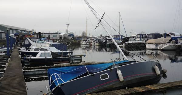 Abrupt openen stuw sloeg pont van kabel: 'Er hadden doden kunnen vallen' - BD.nl