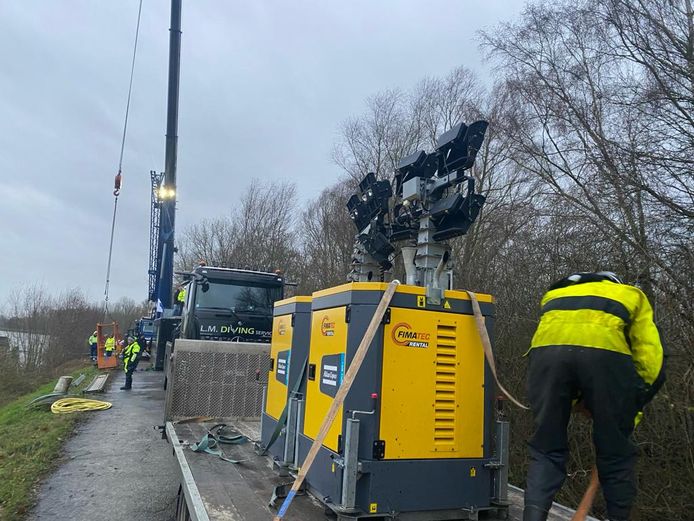 Bergingsfirma hoopt gezonken schip vandaag nog naar de oever van de ...