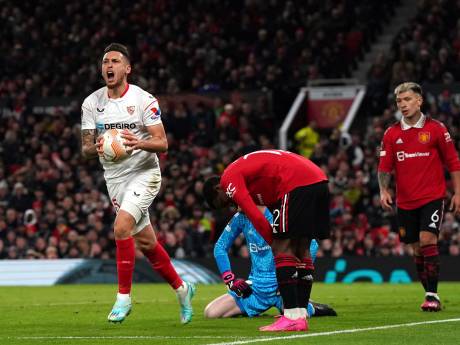 Manchester United speelt dankzij twee late eigen doelpunten gelijk tegen Sevilla