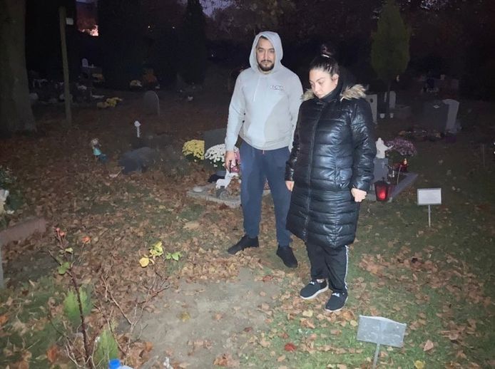 Les parents désemparés, Stefanova Aleksandrova et Ivanov Marianov