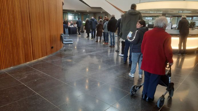 In het stadhuis in Doetinchem stonden er de hele dag lange rijen voor het stembureau.
