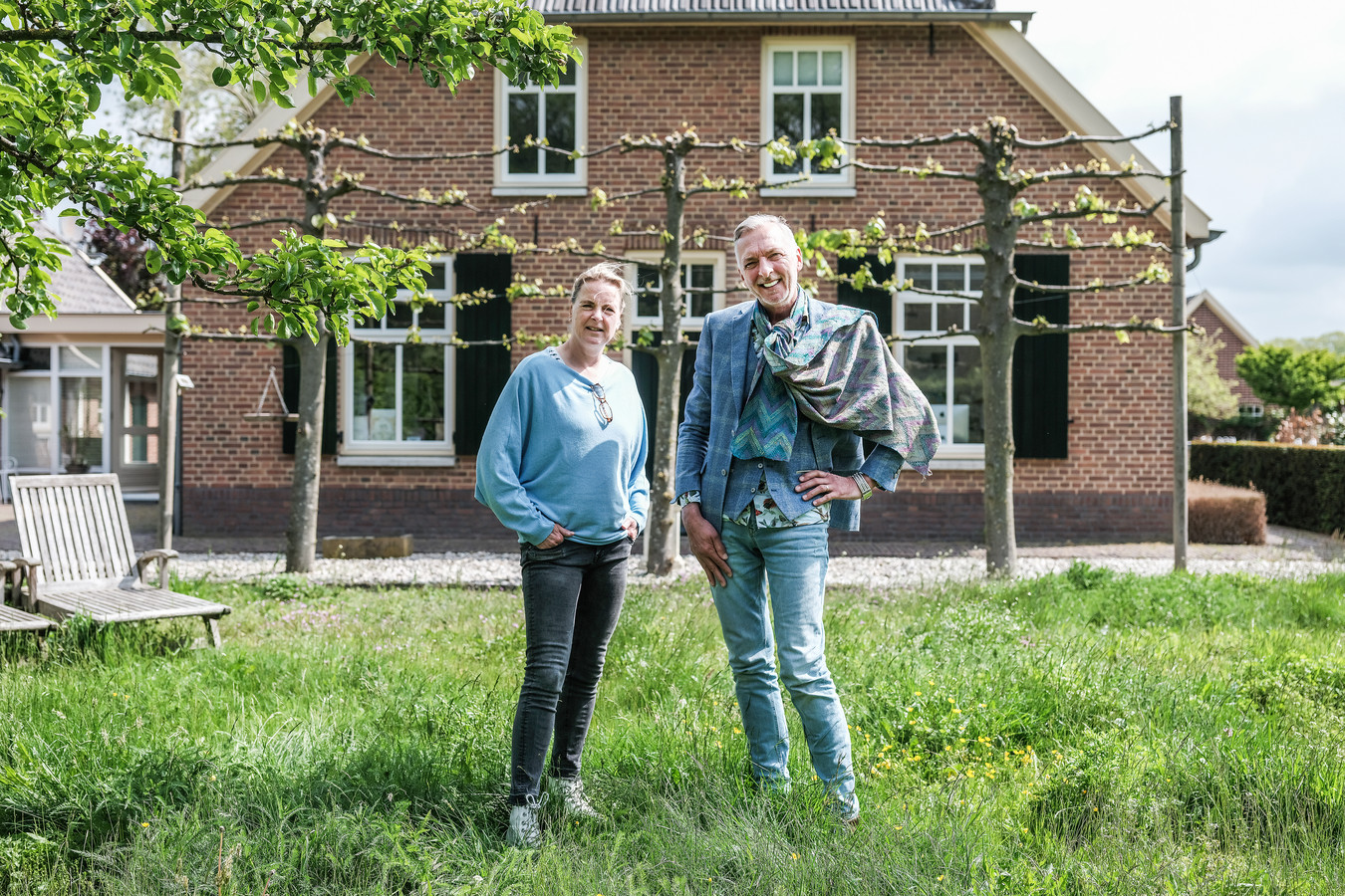 De Meilandjes voor hun boerderij in Hengelo.