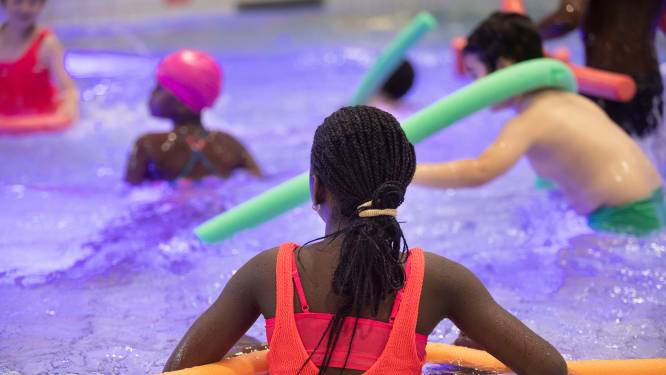 Azc’s in Wageningen betalen zelf zwemles voor jonge asielzoekers