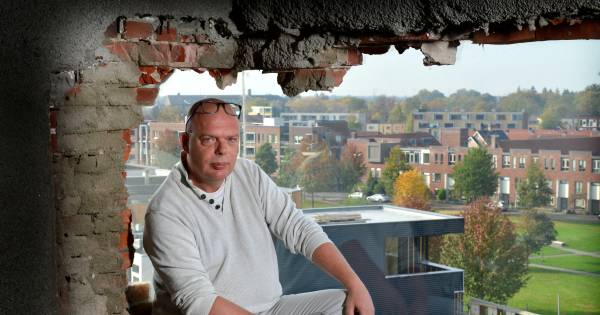Fotograaf Jack Wist Dat Zijn Beelden Van De Vuurwerkramp De Wereld Over Zouden Gaan 20 Jaar Na De Vuurwerkramp Tubantia Nl