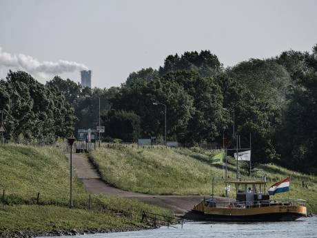 Streep door fietsbrug IJsselpoort, dan maar vaker heen en weer met de pont